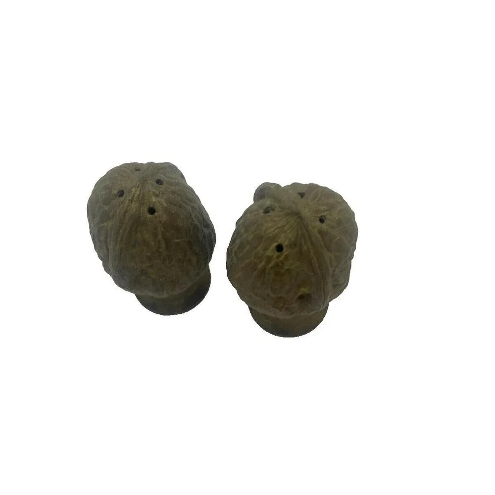 Vintage Walnut Salt and Pepper Shakers Handmade Spools Set of 2‎